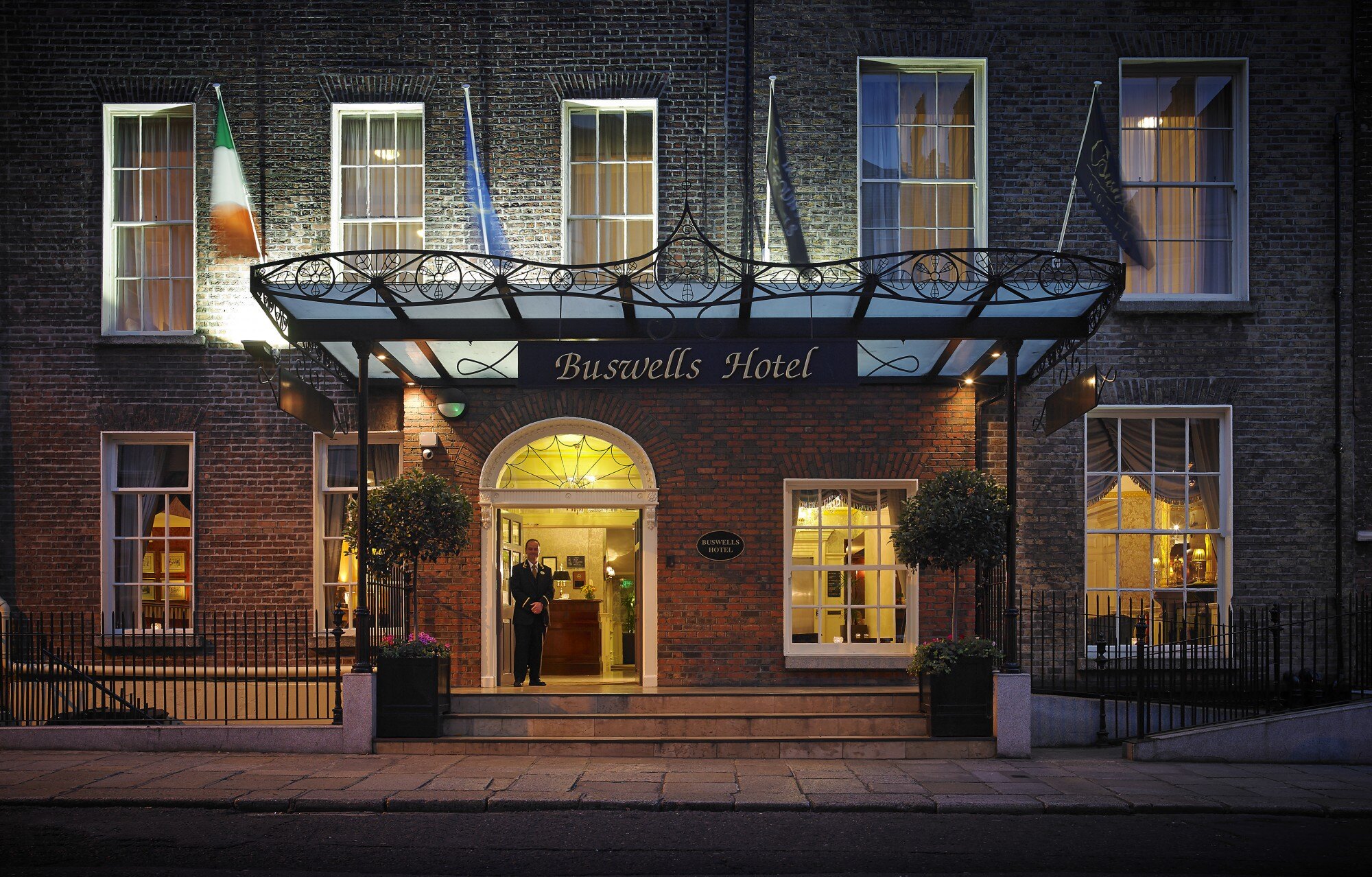 buswells_hotel_exterior buswells_hotel_exterior